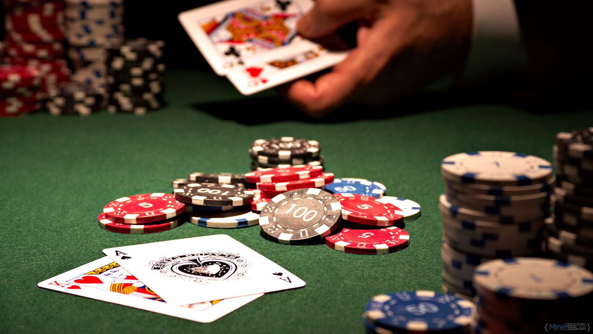 playing-cards-and-chips
